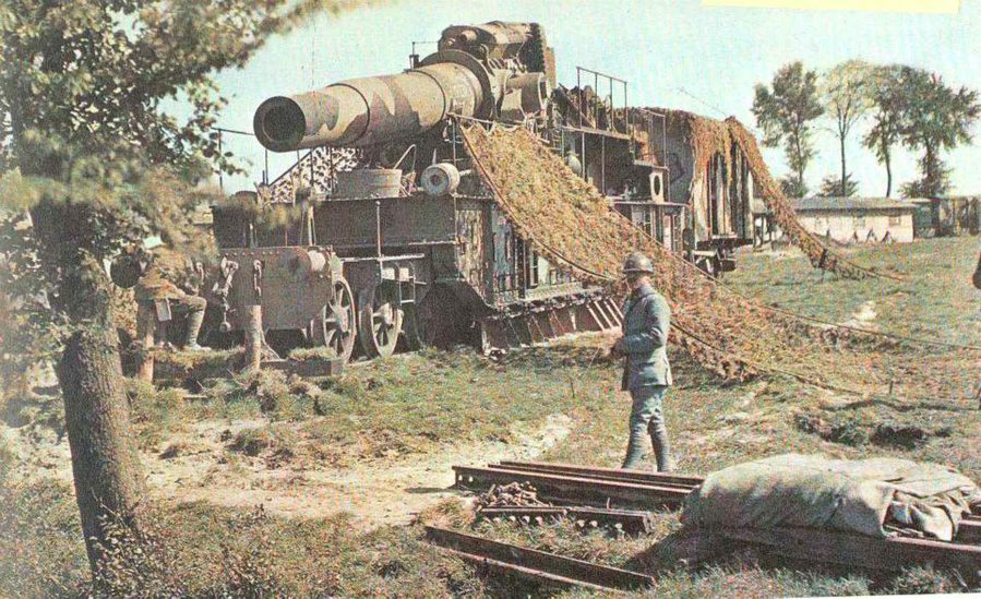 Camouflaged 305 mm rail gun
