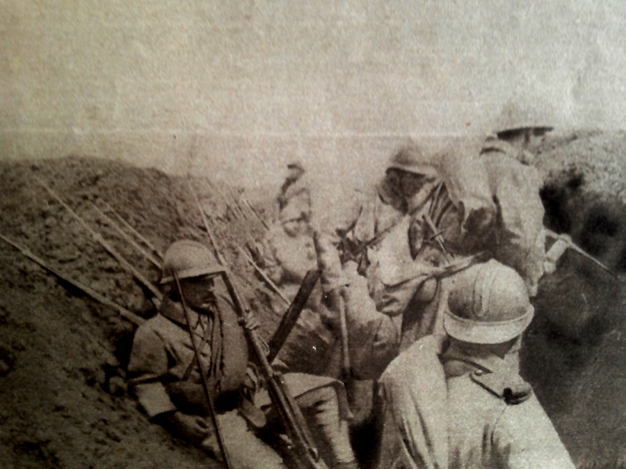 Photo taken during the assault on Dompierre (Somme) 1 July 1916, immediately after seizing the German Trench 