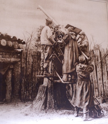 A 75 gun rigged up as an anti-aircraft gun, incorporating a tree trunk as a mount.