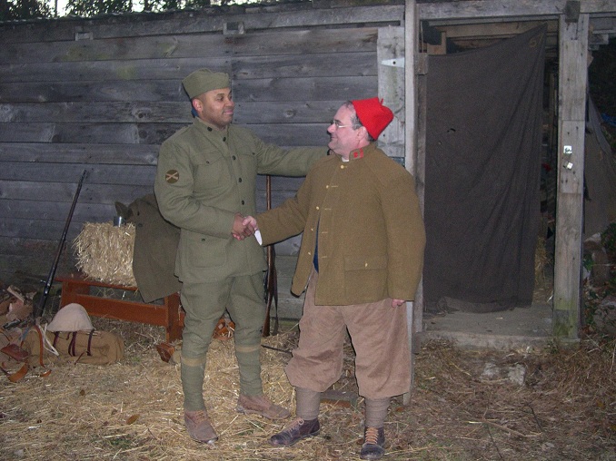 Private Martin (372 IR US Army) shakes hands with the zouave, Sdt. Fagot, November 2011.