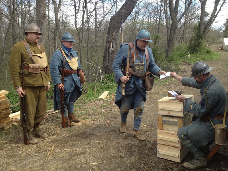 Soldiers receiving pay. Newville,  April 2013.