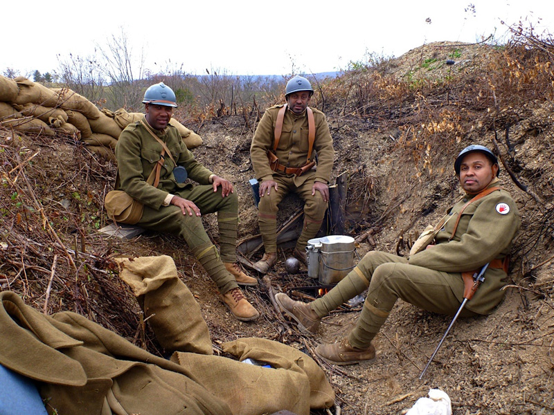 Members of the Red Hands preparing a meal in the second line trenches. Newville, November 2013.
