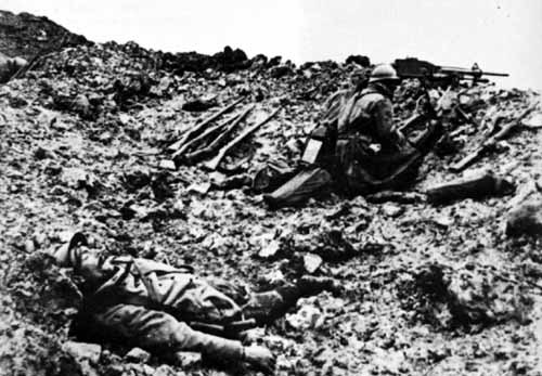 Dead French soldier missing legs, Verdun.