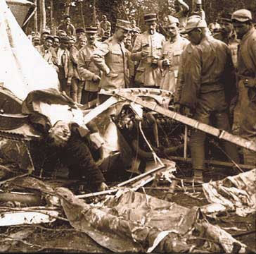 French soldiers inspect the crash of a German plane at Verdun, 1916.